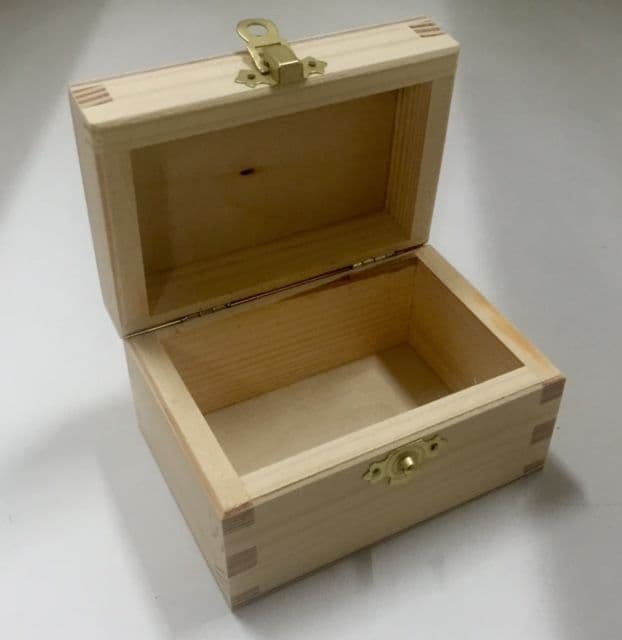 Pine wood box with lid 12x8 5x7 CM